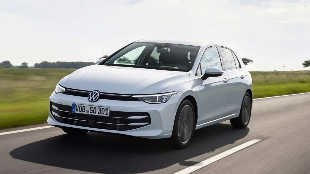 Beyaz Volkswagen Golf hatchback