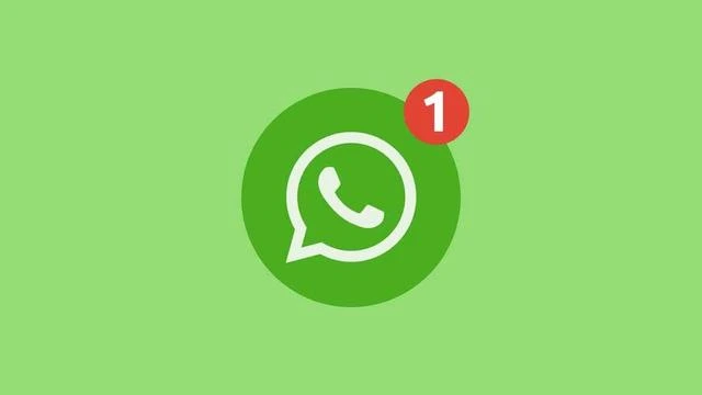 Yeşil zemin üzerinde WhatsApp simgesi ve bir bildirim rozeti