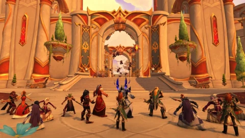 World of Warcraft oyununda fantastik bir şehir kapısının önünde toplanan karakterler