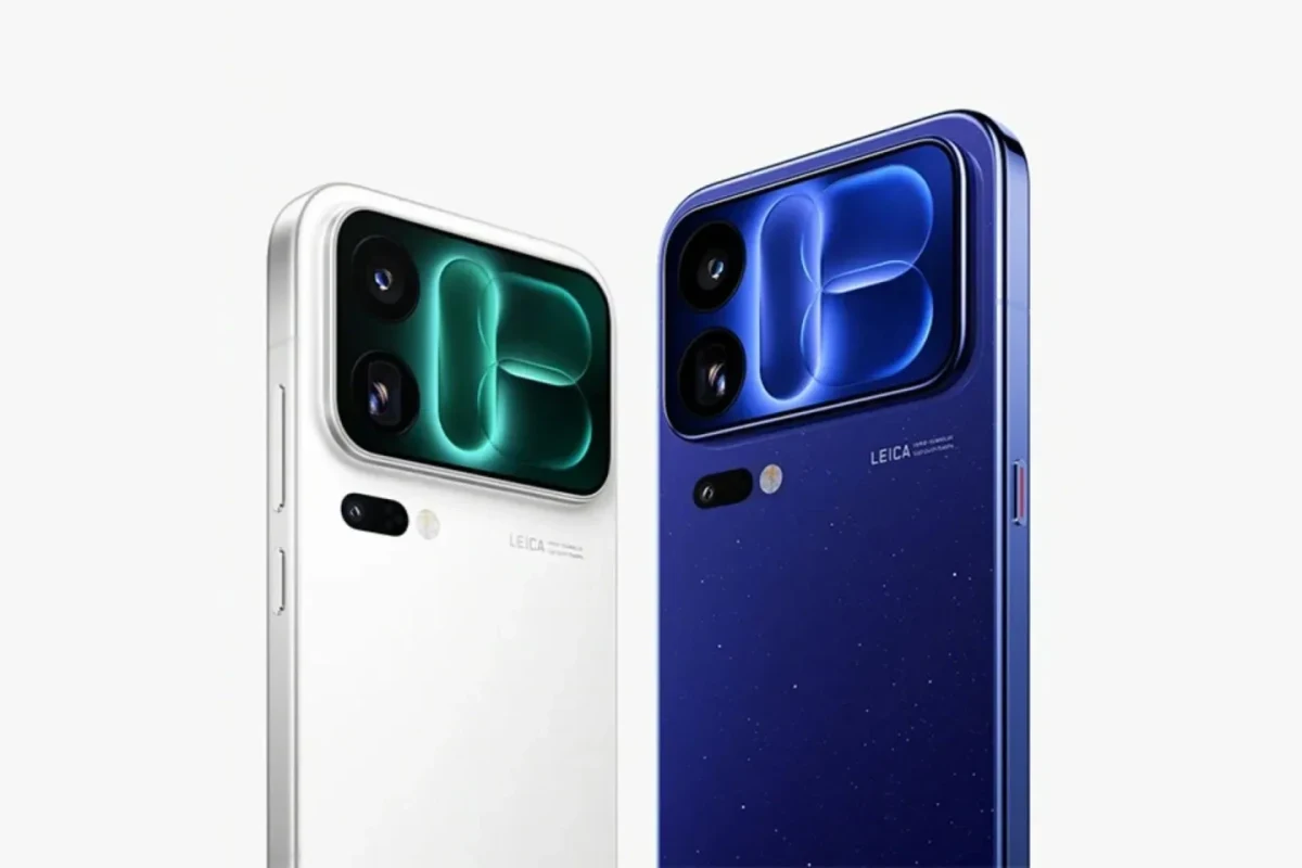 Beyaz ve mavi renkli Xiaomi 18 Pro serisi telefonların arka yüzü