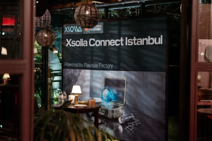 Xsolla Connect Istanbul etkinliğinin girişinde etkinlik tanıtım panosu