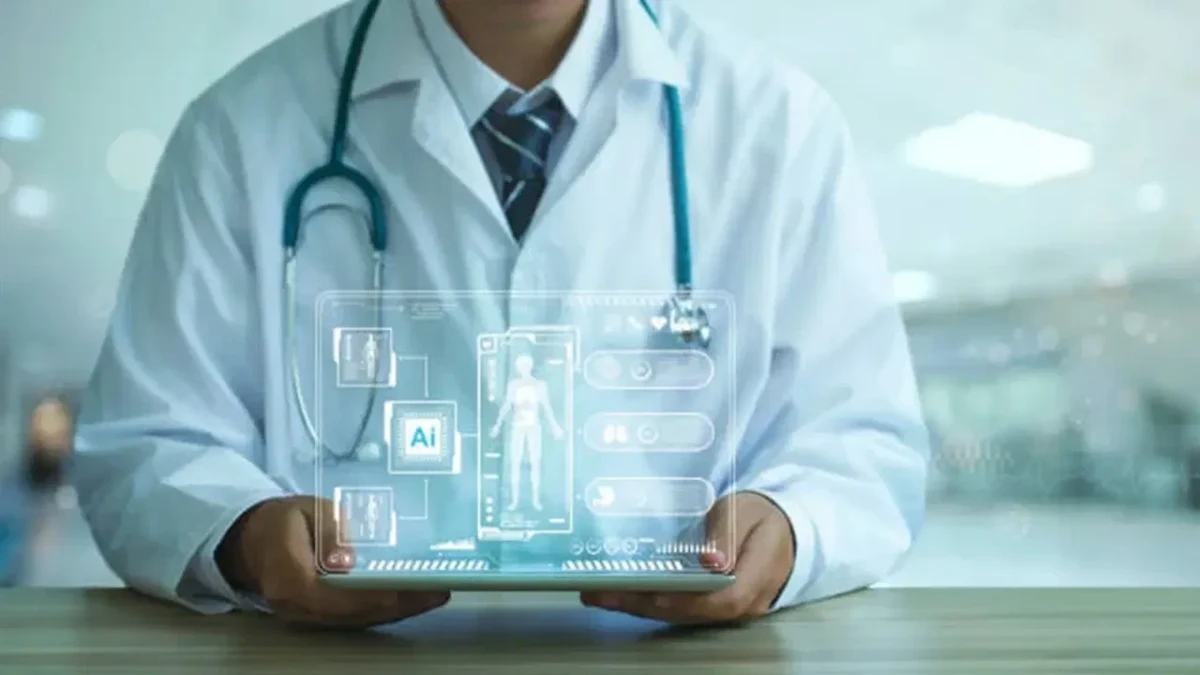 Doktor, yapay zekâ simgeleri bulunan dijital bir arayüzü tutuyor.