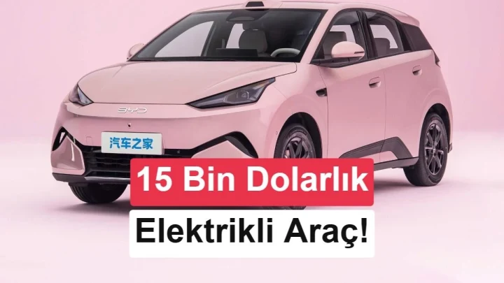 Pembe renkli yeni BYD Seagull elektrikli otomobilin önden ve yandan görünümü