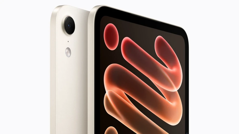 Ön ve arka yüzü görünen, ekranında renkli bir görsel bulunan iPad mini